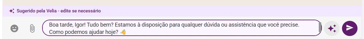 Campo de mensagem com a sugestão da Velia e a tarja Sugerido pela Velia